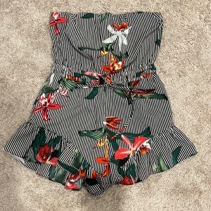 Davi & Dani strapless romper, Size M